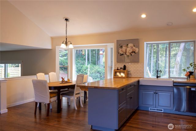 11608 41st Avenue NW, Gig Harbor, WA 98332