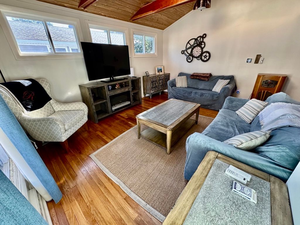 99 Nantasket Avenue util incl, Hull, MA 02045