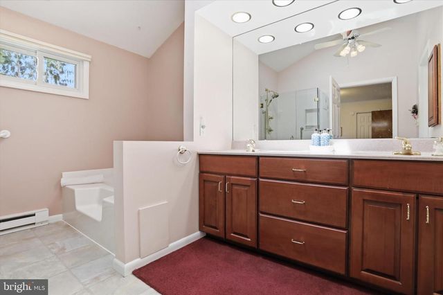 17933 OAK RIDGE DR, Hagerstown, MD 21740