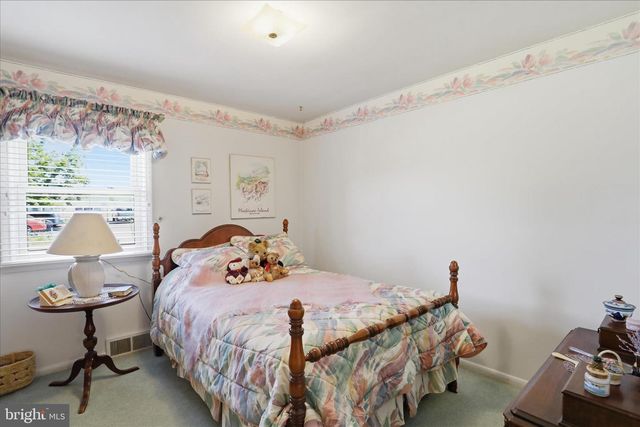 17933 OAK RIDGE DR, Hagerstown, MD 21740