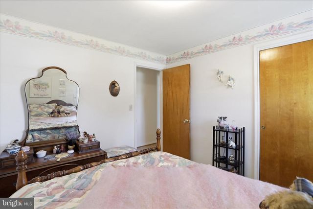 17933 OAK RIDGE DR, Hagerstown, MD 21740