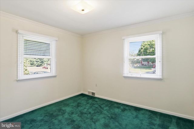 17933 OAK RIDGE DR, Hagerstown, MD 21740