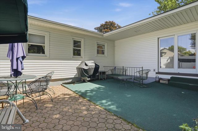 17933 OAK RIDGE DR, Hagerstown, MD 21740