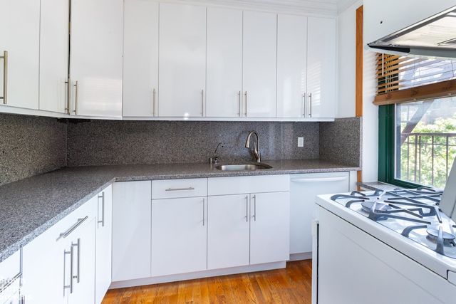 7811 35th Ave Apt 3G, New York City, NY 11372