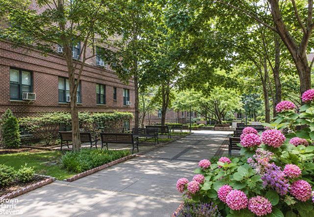 7811 35th Ave Apt 3G, New York City, NY 11372