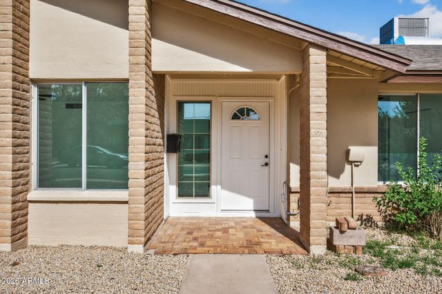 2822 E Yucca Street, Phoenix, AZ 85028