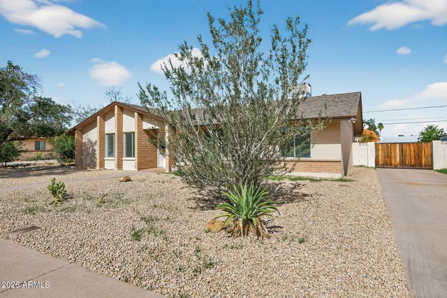 2822 E Yucca Street, Phoenix, AZ 85028