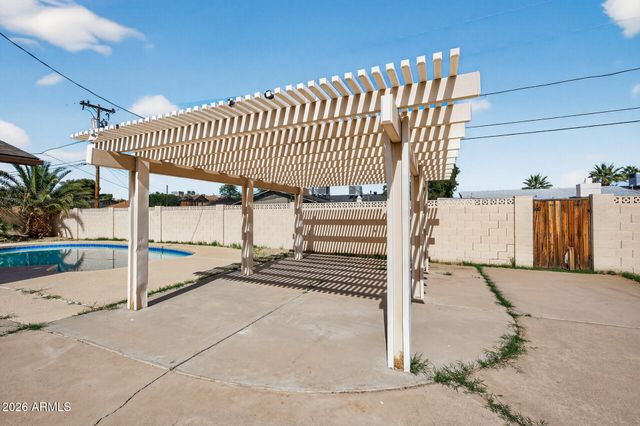 2822 E Yucca Street, Phoenix, AZ 85028