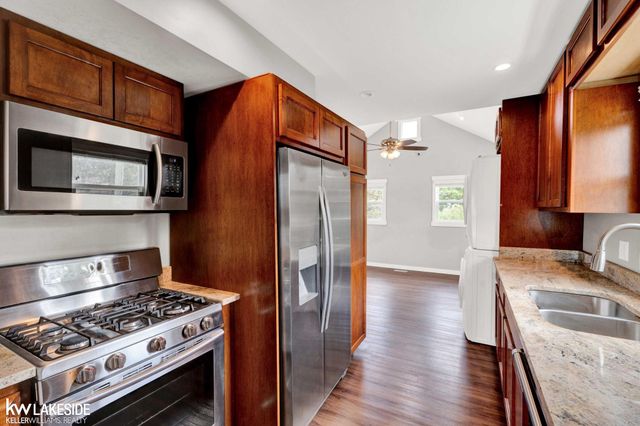 42040 Ryan Road, Sterling Heights, MI 48314