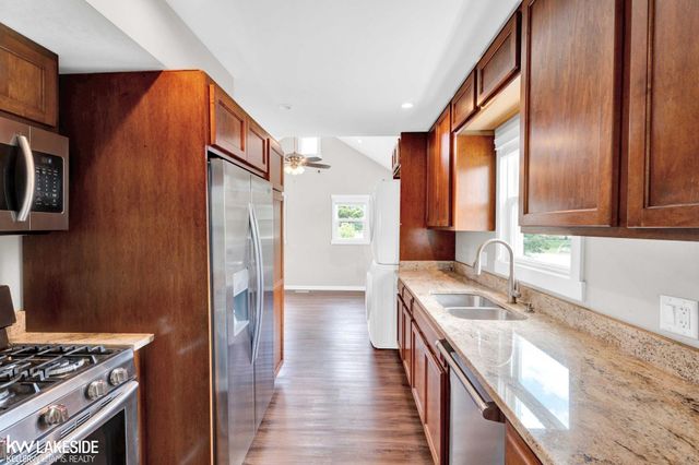 42040 Ryan Road, Sterling Heights, MI 48314