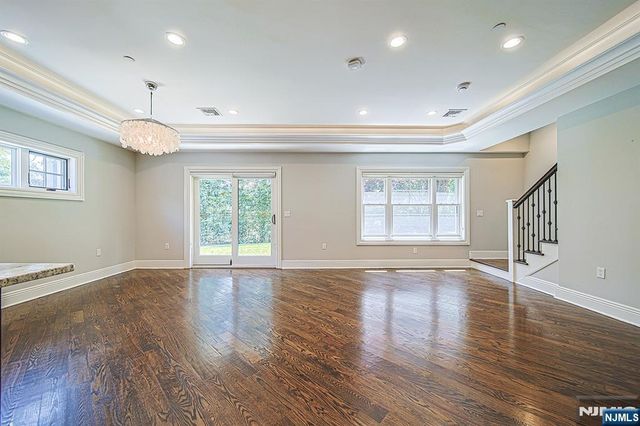 35 Marquis Court, Edgewater, NJ 07020