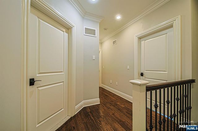 35 Marquis Court, Edgewater, NJ 07020