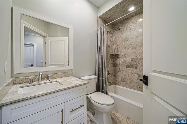 35 Marquis Court, Edgewater, NJ 07020
