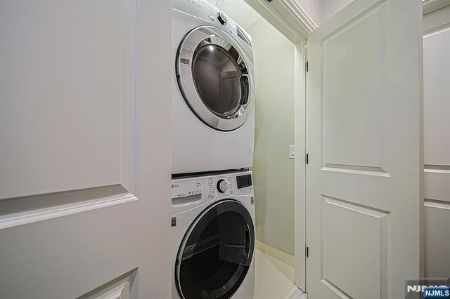 35 Marquis Court, Edgewater, NJ 07020