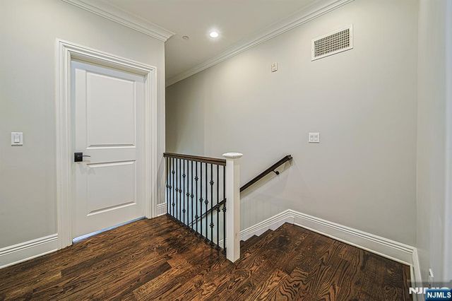 35 Marquis Court, Edgewater, NJ 07020