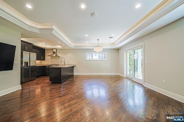 35 Marquis Court, Edgewater, NJ 07020