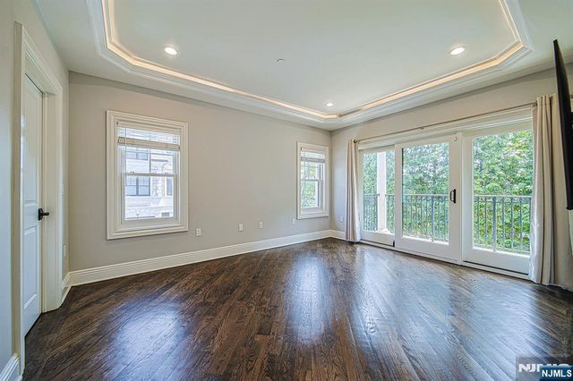 35 Marquis Court, Edgewater, NJ 07020