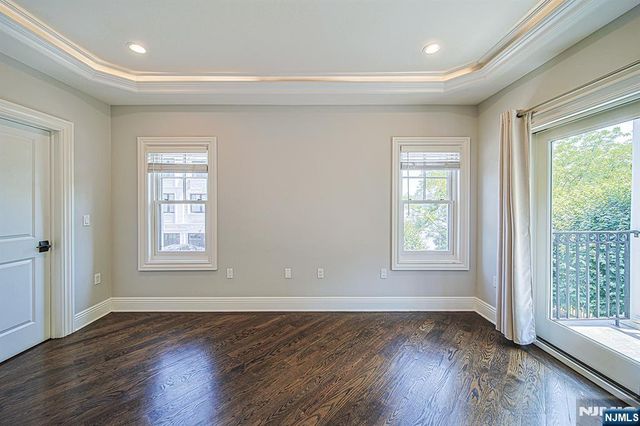 35 Marquis Court, Edgewater, NJ 07020