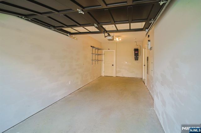 35 Marquis Court, Edgewater, NJ 07020