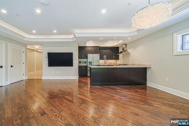 35 Marquis Court, Edgewater, NJ 07020