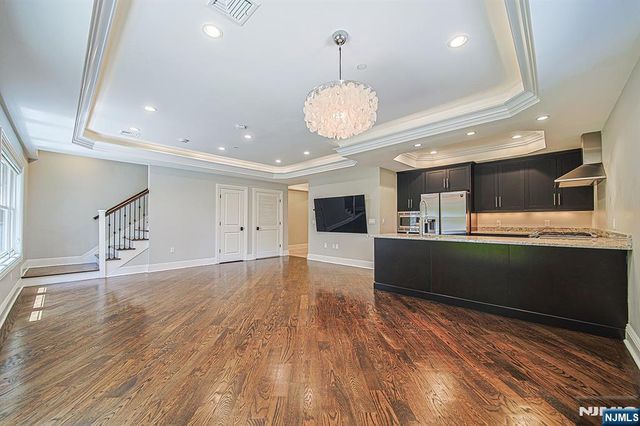 35 Marquis Court, Edgewater, NJ 07020