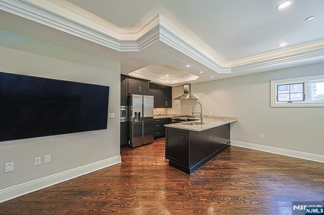 35 Marquis Court, Edgewater, NJ 07020
