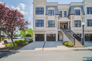 35 Marquis Court, Edgewater, NJ 07020