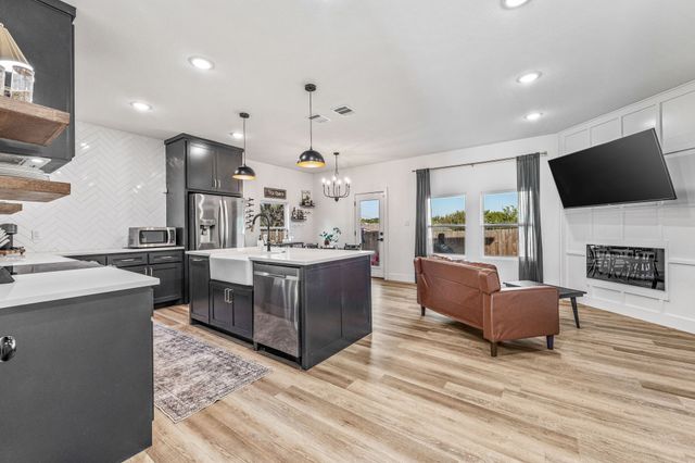 916 Devils River Drive, Granbury, TX 76048