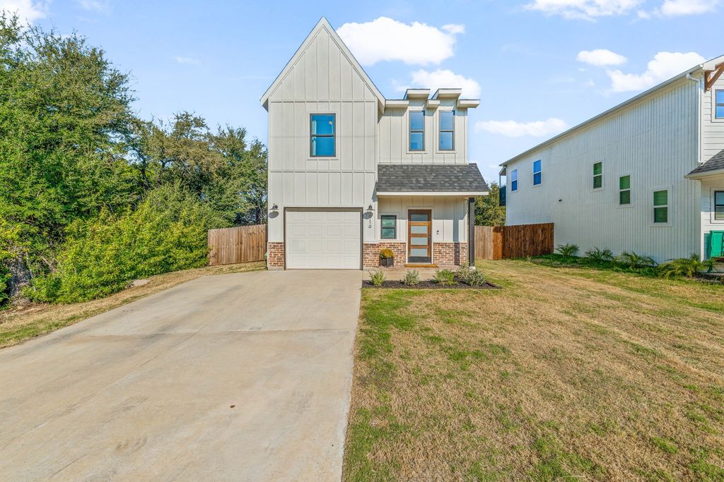 916 Devils River Drive, Granbury, TX 76048