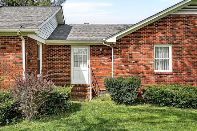 530 W Main St, Smithville, TN 37166