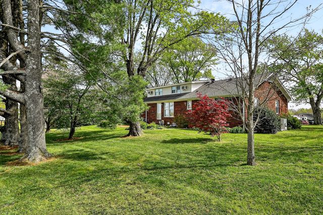 530 W Main St, Smithville, TN 37166