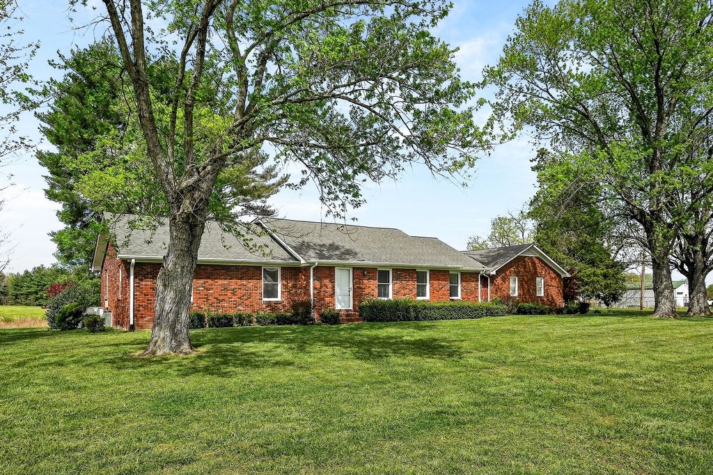 530 W Main St, Smithville, TN 37166