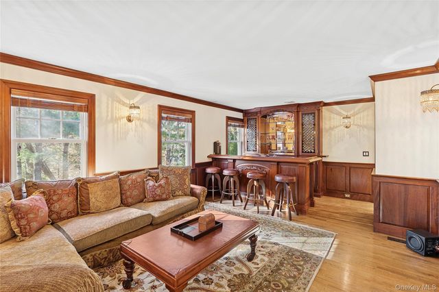 8 East Ridge Court, Westhampton, NY 11977