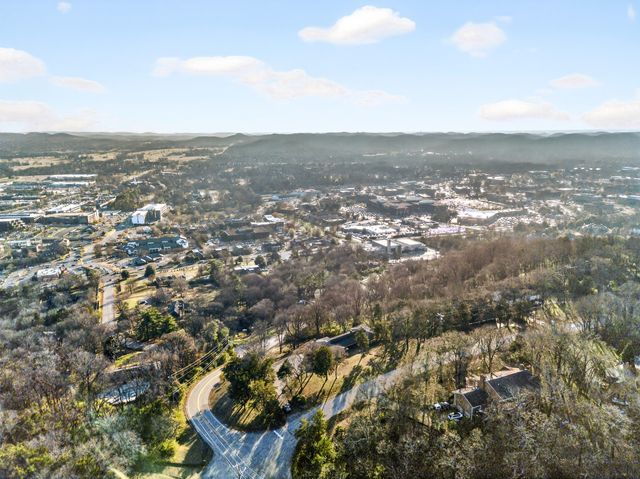 833 W Hillview Dr, Brentwood, TN 37027