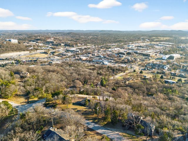 833 W Hillview Dr, Brentwood, TN 37027