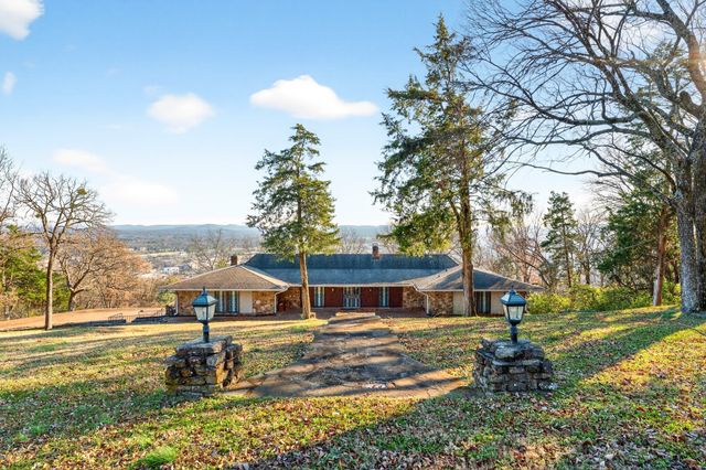 833 W Hillview Dr, Brentwood, TN 37027