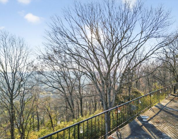 833 W Hillview Dr, Brentwood, TN 37027