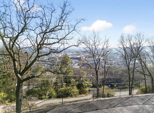 833 W Hillview Dr, Brentwood, TN 37027