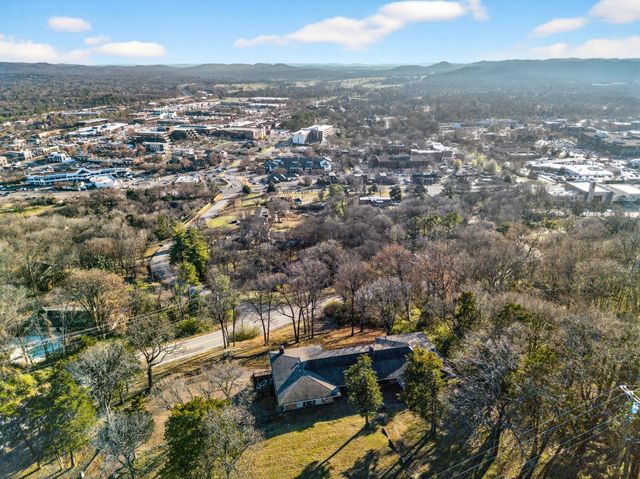 833 W Hillview Dr, Brentwood, TN 37027