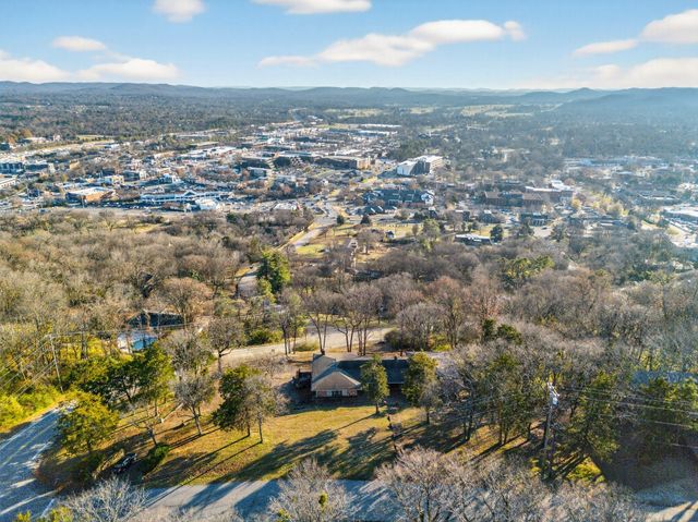 833 W Hillview Dr, Brentwood, TN 37027