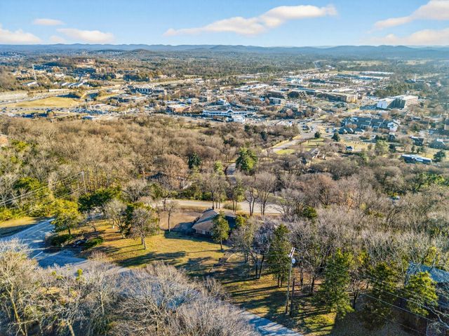 833 W Hillview Dr, Brentwood, TN 37027