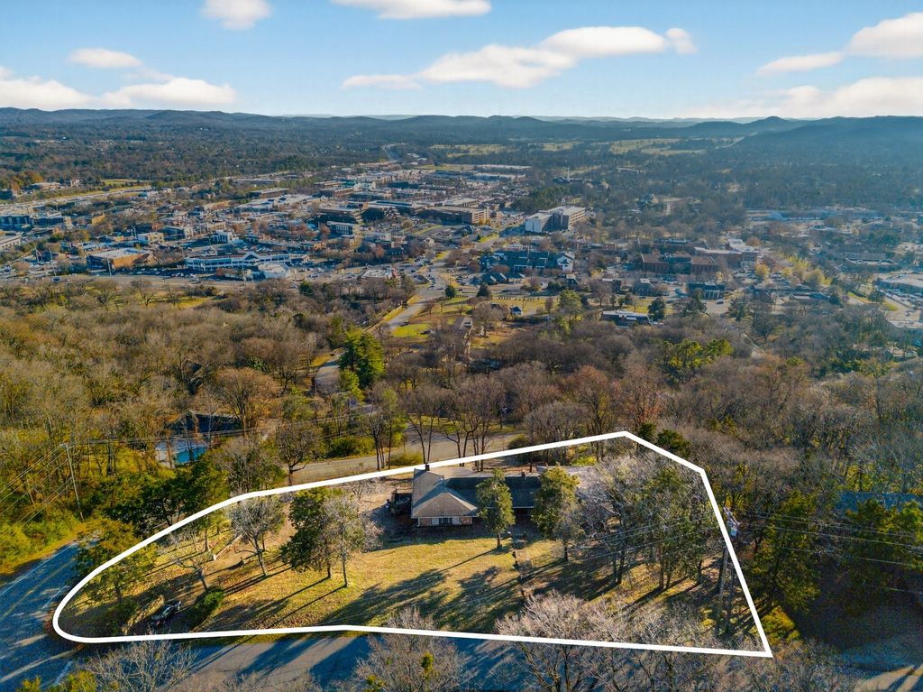833 W Hillview Dr, Brentwood, TN 37027