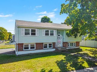 168 Lynn St, Peabody, MA 01960