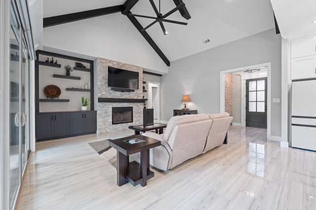 2053 Glenhollow Drive, Weatherford, TX 76088
