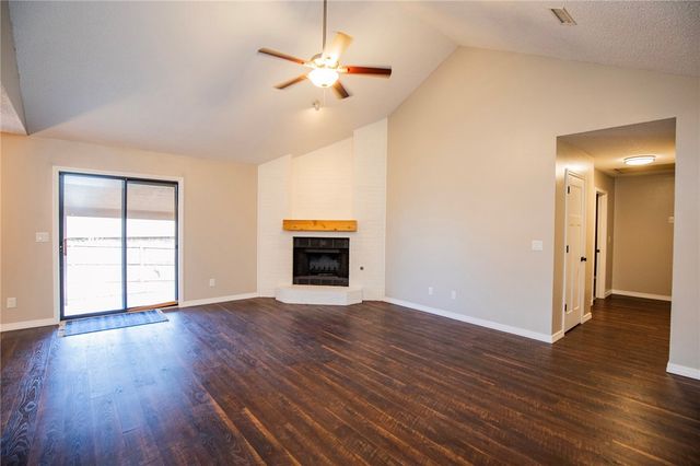 3154 W Shale Street, Fayetteville, AR 72704