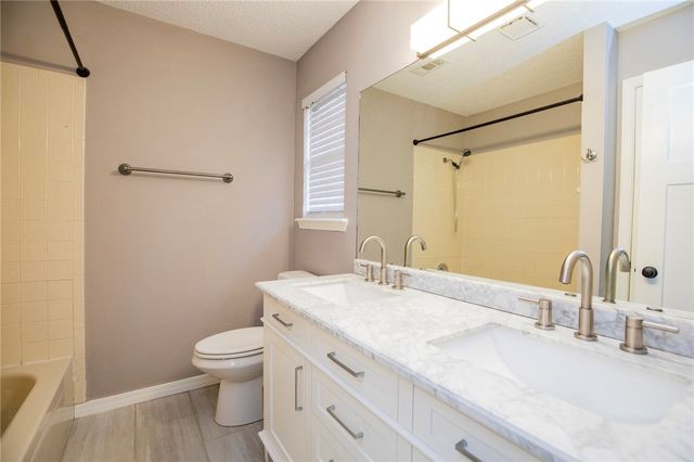 3154 W Shale Street, Fayetteville, AR 72704