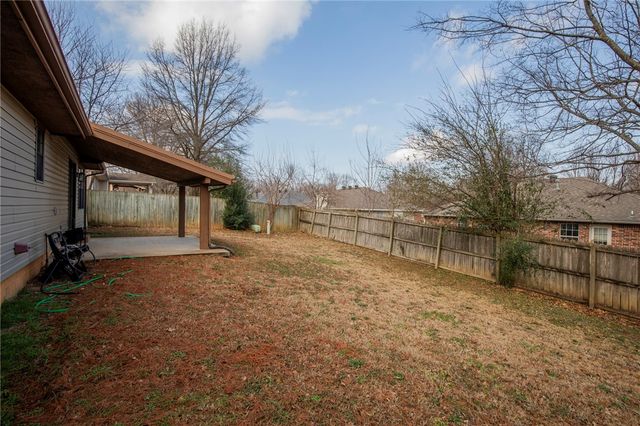 3154 W Shale Street, Fayetteville, AR 72704
