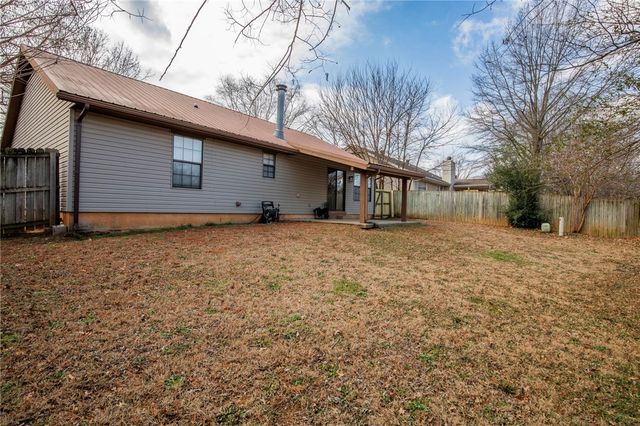3154 W Shale Street, Fayetteville, AR 72704