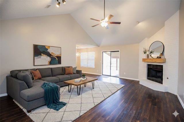 3154 W Shale Street, Fayetteville, AR 72704