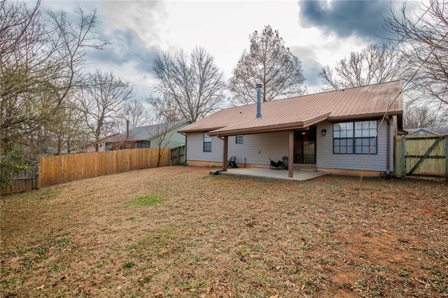 3154 W Shale Street, Fayetteville, AR 72704